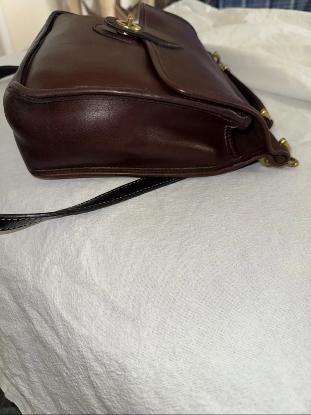 Vintage Coach Brown Leather Willis Messenger Bag with Gold Turn-Lock - Picture 5 of 10